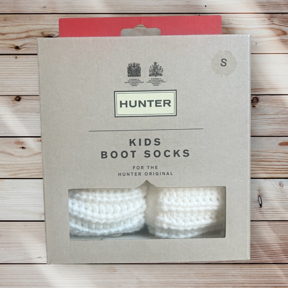 Hunter- White, Kids Cable Knit Boot Socks. New in box. Size Small (US 8-10K)